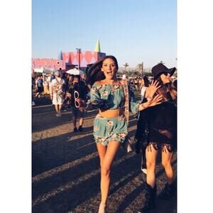 Cute Set/shorts and crop top size Small